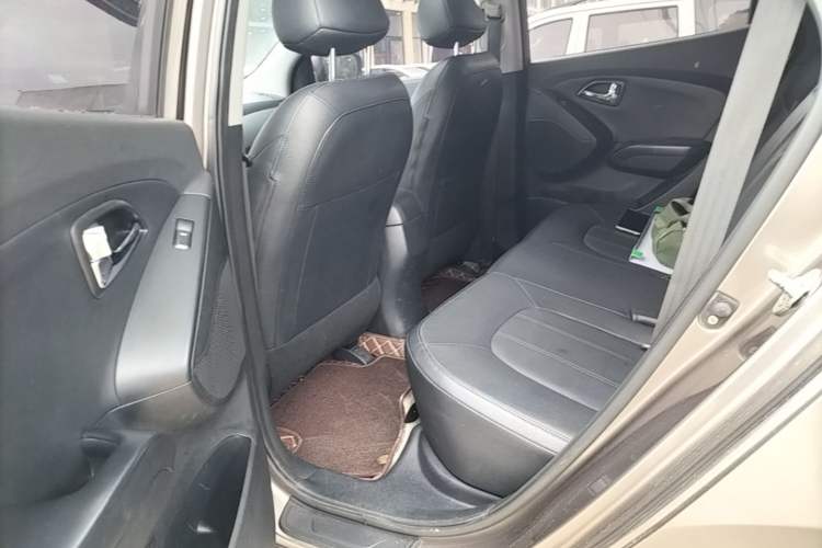 Used Hyundai ix35 2013 2.0L Automatic Two-Wheel Drive Smart GLS China IV Standard Left Rear Seat