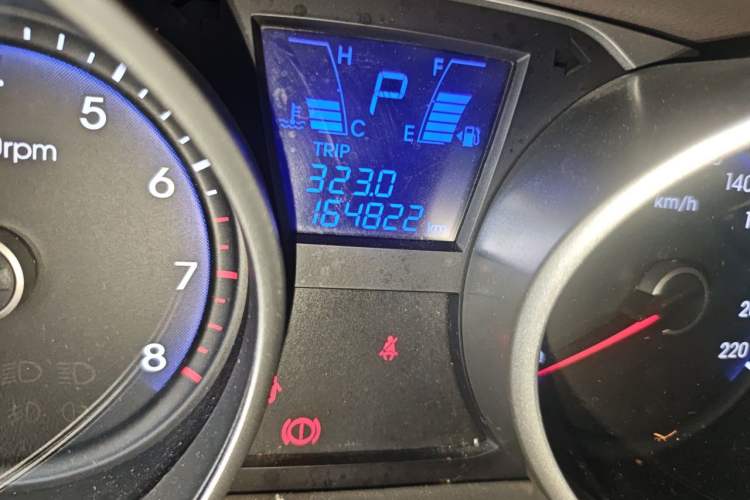 Used Hyundai ix35 2013 2.0L Automatic Two-Wheel Drive Smart GLS China IV Standard Odometer Close Up