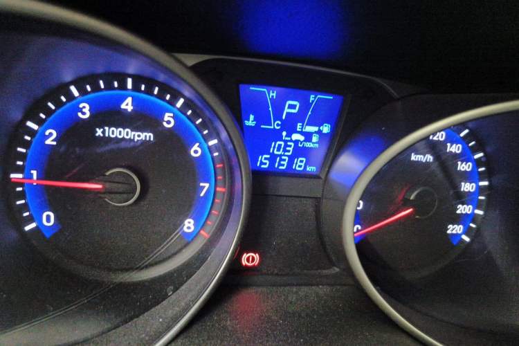 Used Hyundai ix35 2013 2.0L Automatic Two-Wheel Drive Smart GLS China V Standard Odometer Close Up