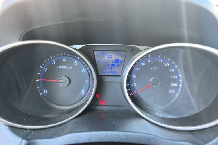 Used Hyundai ix35 2013 2.0L Automatic Two-Wheel Drive Smart GLS China IV Standard Odometer Close Up