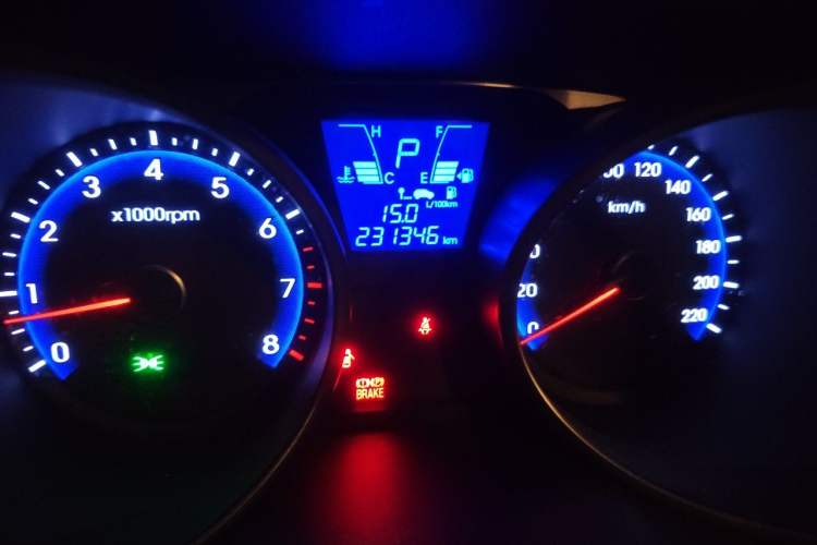 Used Hyundai ix35 2013 2.0L Automatic Two-Wheel Drive Smart GLS China IV Standard Odometer Close Up