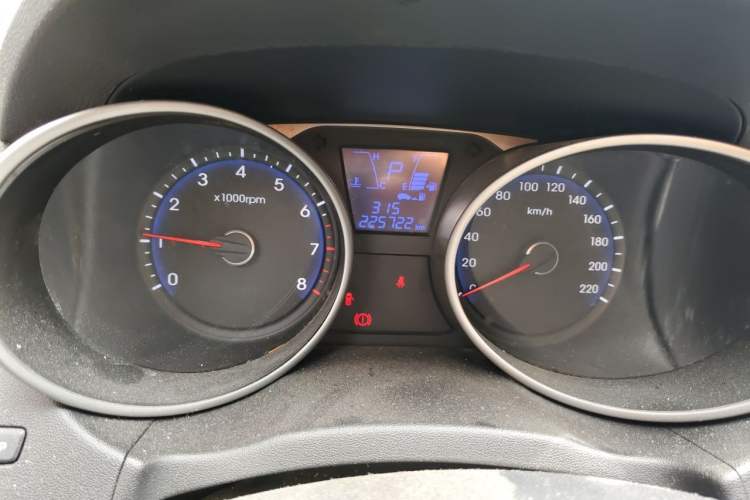 Used Hyundai ix35 2013 2.0L Automatic Two-Wheel Drive Smart GLS China V Standard Odometer Close Up