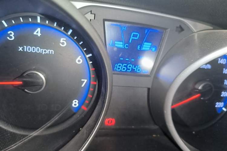 Used Hyundai ix35 2013 2.0L Automatic Two-Wheel Drive Smart GLS China IV Standard Odometer Close Up