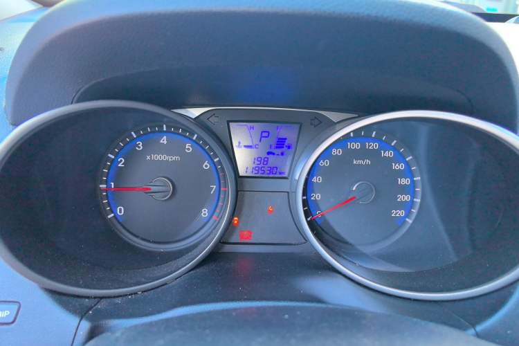 Used Hyundai ix35 2013 2.0L Automatic Two-Wheel Drive Smart GLS China IV Standard Odometer Close Up