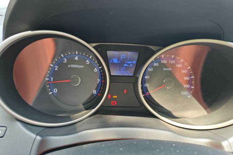 Used Hyundai ix35 2013 2.0L Automatic Two-Wheel Drive Smart GLS China IV Standard Odometer Close Up