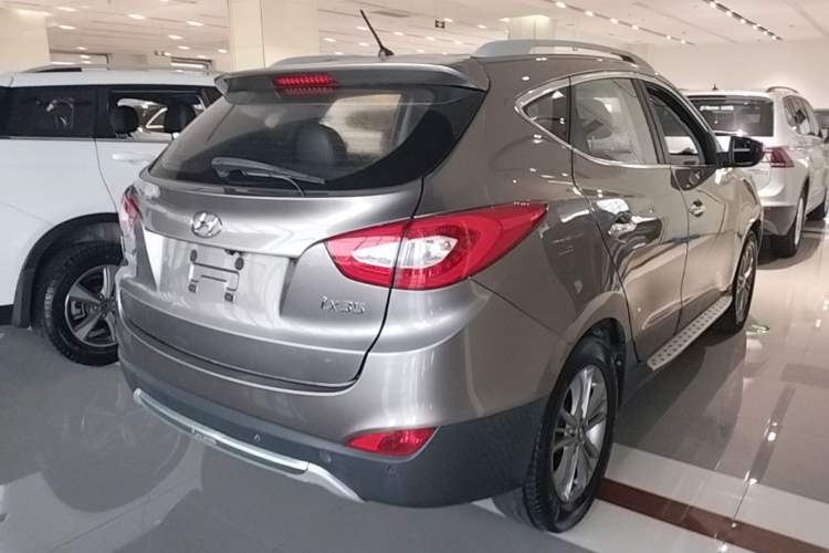 Used Hyundai ix35 2013 2.0L Automatic Two-Wheel Drive Smart GLS China IV Standard Rear Right 45 Deg