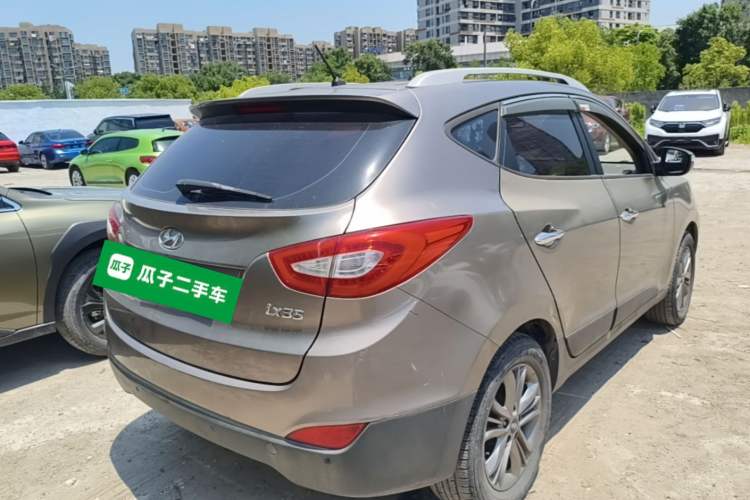 Used Hyundai ix35 2013 2.0L Automatic Two-Wheel Drive Smart GLS China IV Standard Rear Right 45 Deg