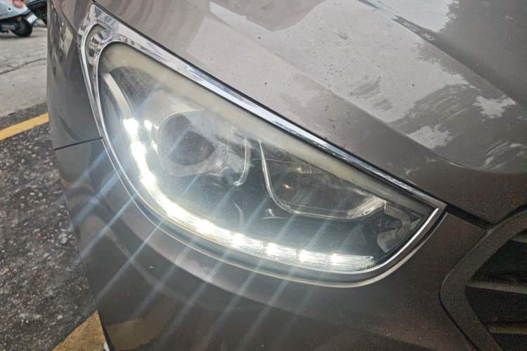 Used Hyundai ix35 2013 2.0L Automatic Two-Wheel Drive Smart GLS China IV Standard Right Front Headlight