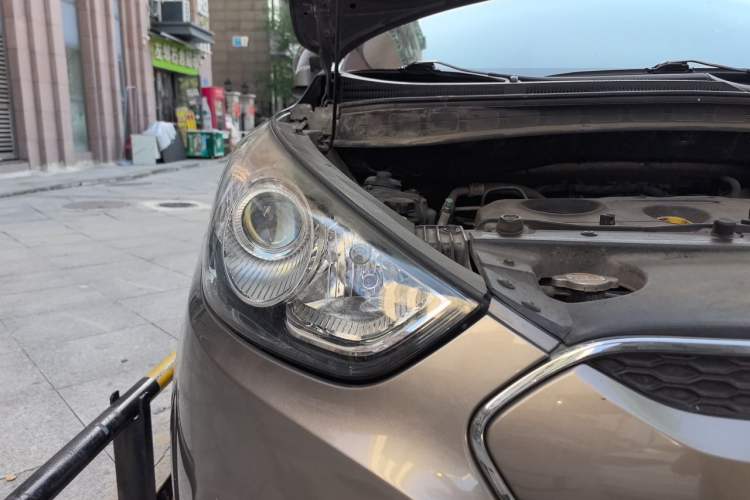 Used Hyundai ix35 2013 2.0L Automatic Two-Wheel Drive Smart GLS China IV Standard Right Front Headlight