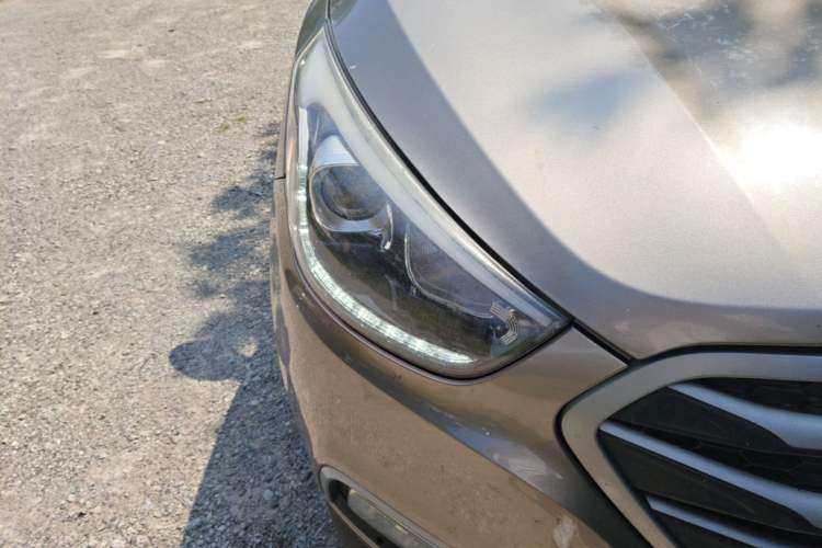 Used Hyundai ix35 2013 2.0L Automatic Two-Wheel Drive Smart GLS China IV Standard Right Front Headlight