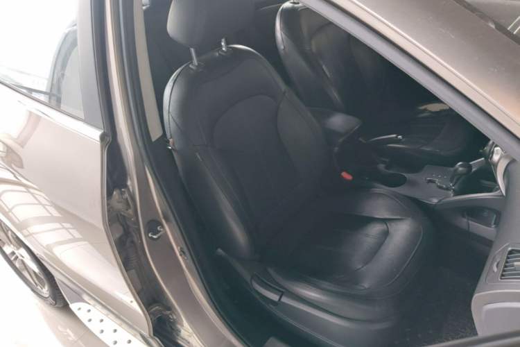 Used Hyundai ix35 2013 2.0L Automatic Two-Wheel Drive Smart GLS China IV Standard Right Front Seat