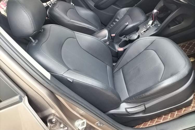 Used Hyundai ix35 2013 2.0L Automatic Two-Wheel Drive Smart GLS China IV Standard Right Front Seat