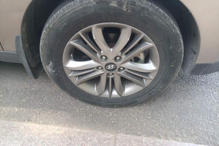 Used Hyundai ix35 2013 2.0L Automatic Two-Wheel Drive Smart GLS China IV Standard Right Front Wheel Hub