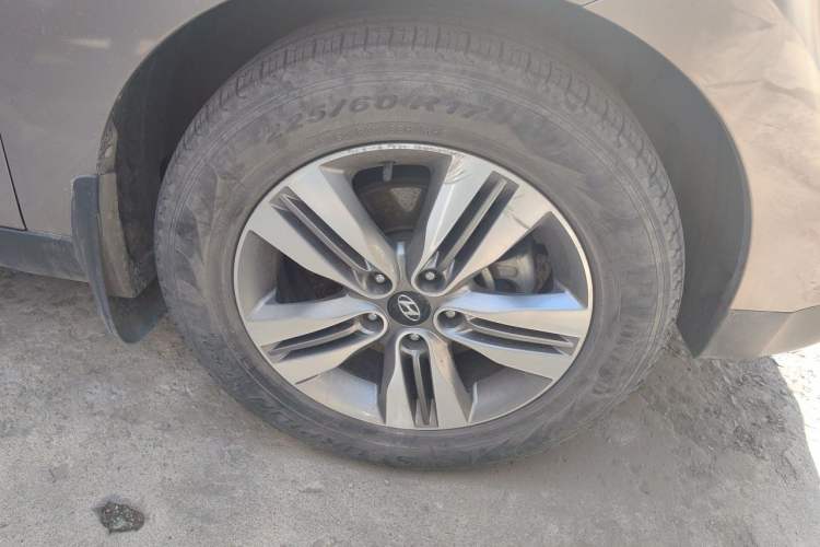 Used Hyundai ix35 2013 2.0L Automatic 4x4 Intelligent GLS China IV Standard Right Front Wheel Hub
