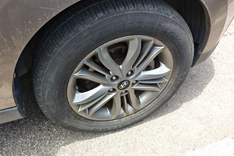 Used Hyundai ix35 2013 2.0L Automatic Two-Wheel Drive Smart GLS China IV Standard Right Front Wheel Hub