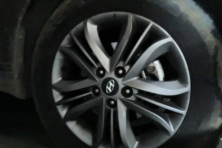 Used Hyundai ix35 2013 2.0L Automatic Two-Wheel Drive Smart GLS China IV Standard Right Front Wheel Hub