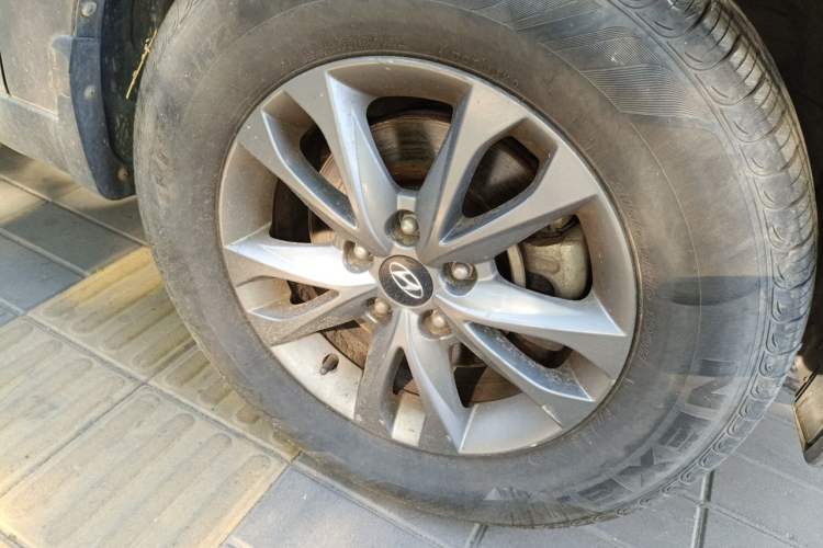 Used Hyundai ix35 2013 2.0L Automatic Two-Wheel Drive Comfort GL China V Standard Right Front Wheel Hub