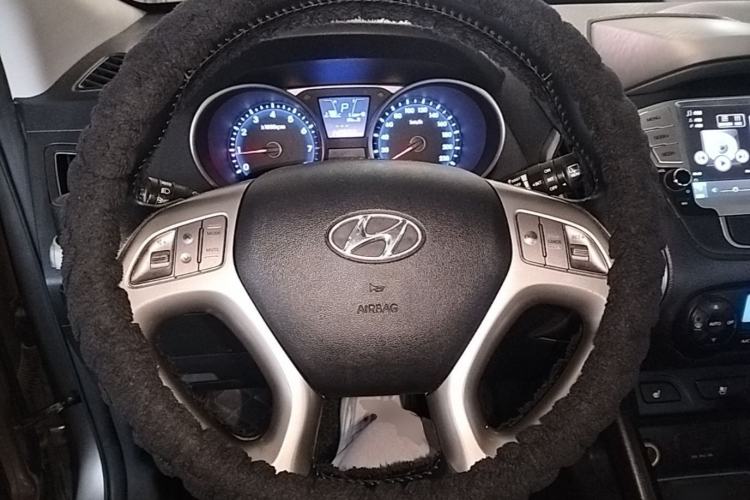 Used Hyundai ix35 2013 2.0L Automatic Two-Wheel Drive Smart GLS China IV Standard Steering Wheel