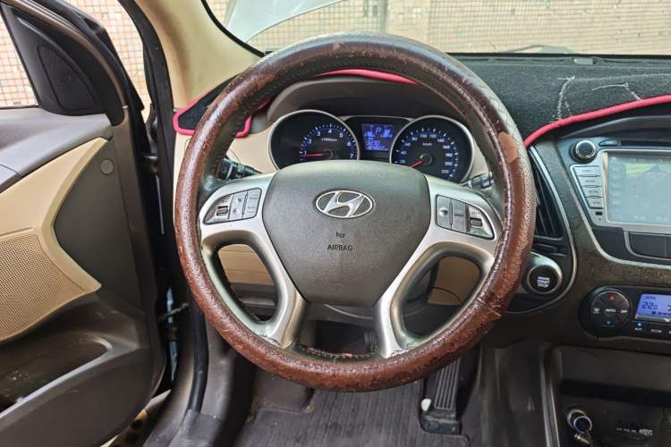 Used Hyundai ix35 2013 2.0L Automatic Two-Wheel Drive Smart GLS China IV Standard Steering Wheel