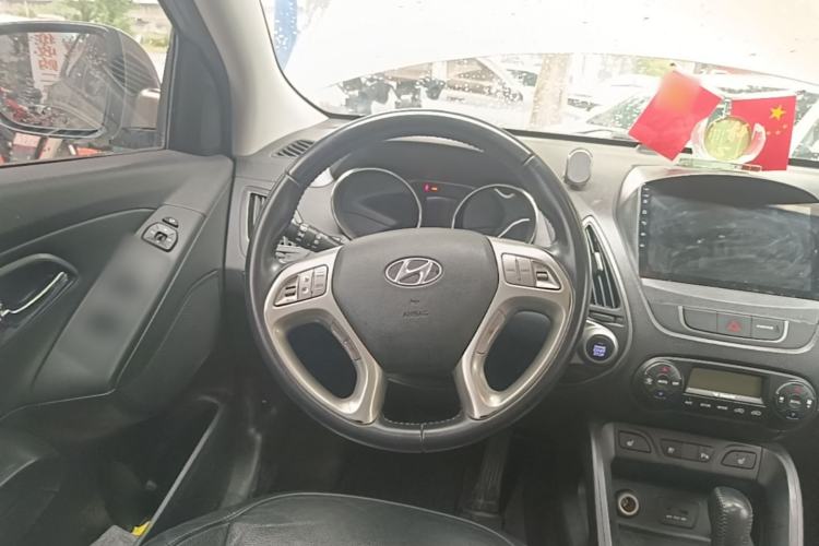 Used Hyundai ix35 2013 2.0L Automatic Two-Wheel Drive Leading GLX China V Emission Standard Steering Wheel