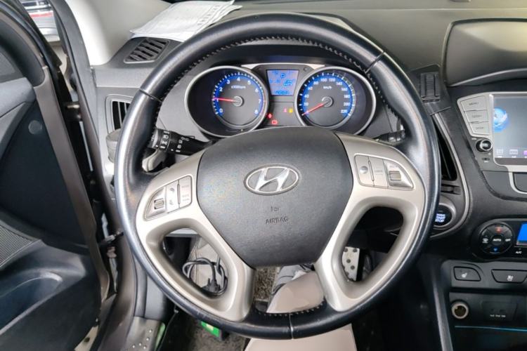 Used Hyundai ix35 2013 2.0L Automatic Two-Wheel Drive Smart GLS China IV Standard Steering Wheel
