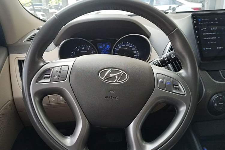 Used Hyundai ix35 2013 2.0L Automatic Two-Wheel Drive Smart GLS China IV Standard Steering Wheel
