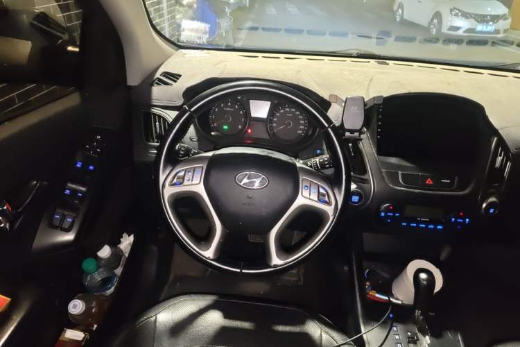Used Hyundai ix35 2013 2.0L Automatic Two-Wheel Drive Smart GLS China IV Standard Steering Wheel
