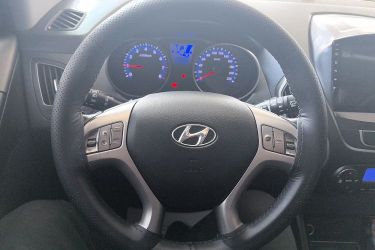 Used Hyundai ix35 2013 2.0L Automatic Two-Wheel Drive Smart GLS China IV Standard Steering Wheel