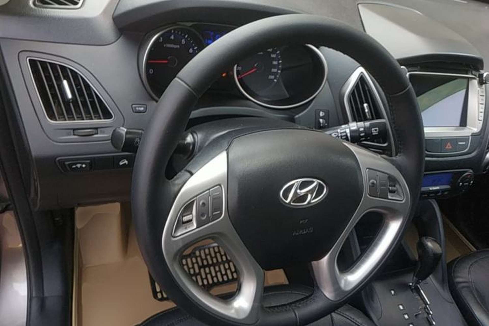 Used Hyundai ix35 2013 2.0L Automatic Two-Wheel Drive Smart GLS China IV Standard Steering Wheel