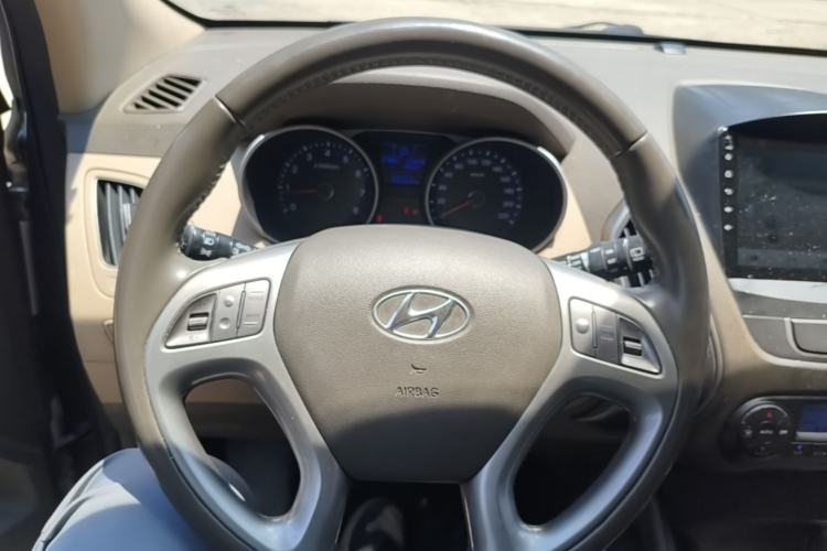 Used Hyundai ix35 2013 2.0L Automatic Two-Wheel Drive Smart GLS China IV Standard Steering Wheel