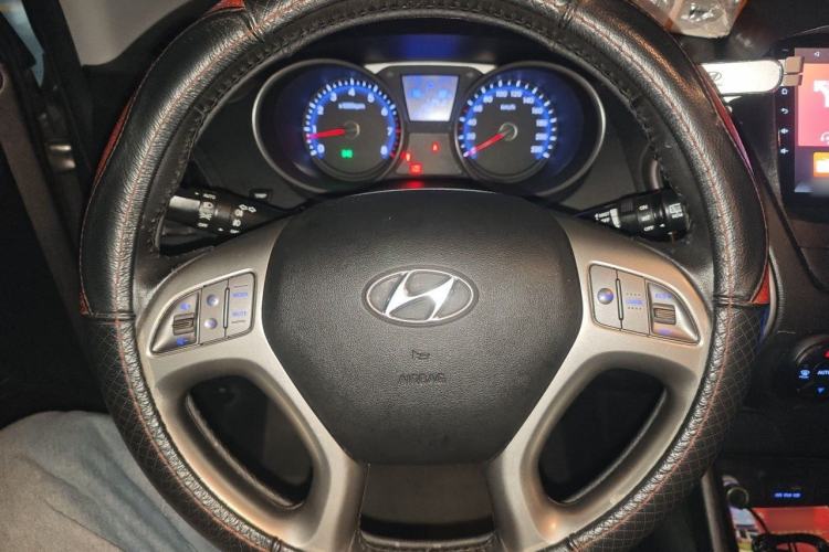 Used Hyundai ix35 2013 2.0L Automatic Two-Wheel Drive Smart GLS China IV Standard Steering Wheel