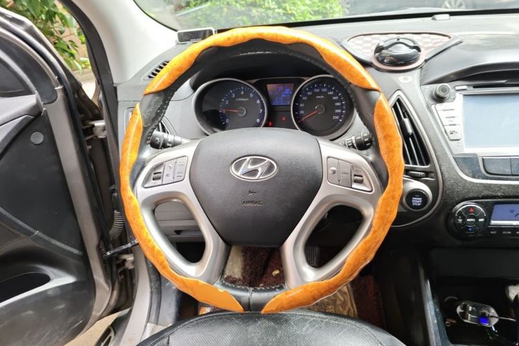 Used Hyundai ix35 2013 2.0L Automatic Two-Wheel Drive Smart GLS China V Standard Steering Wheel