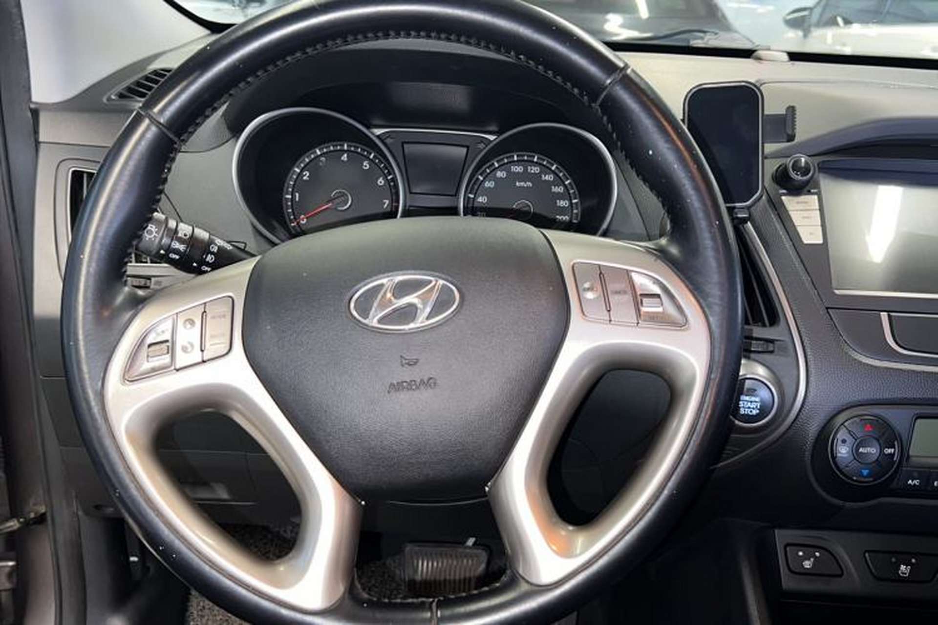 Used Hyundai ix35 2013 2.0L Automatic Two-Wheel Drive Smart GLS China IV Standard Steering Wheel