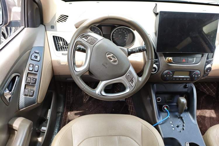 Used Hyundai ix35 2013 2.0L Automatic Two-Wheel Drive Smart GLS China IV Standard Steering Wheel