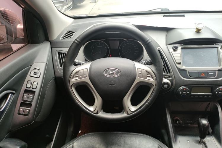 Used Hyundai ix35 2013 2.0L Automatic 2WD Comfort GL China IV Standard Steering Wheel