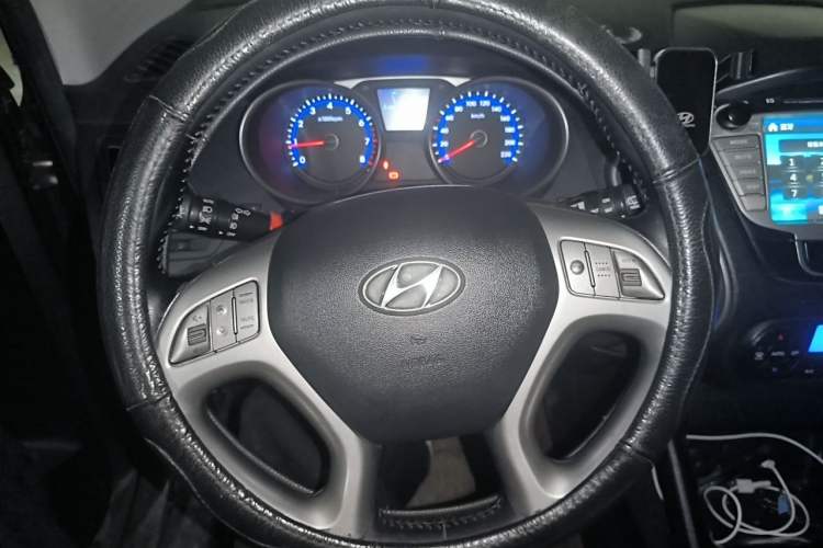 Used Hyundai ix35 2013 2.0L Automatic Two-Wheel Drive Smart GLS China IV Standard Steering Wheel