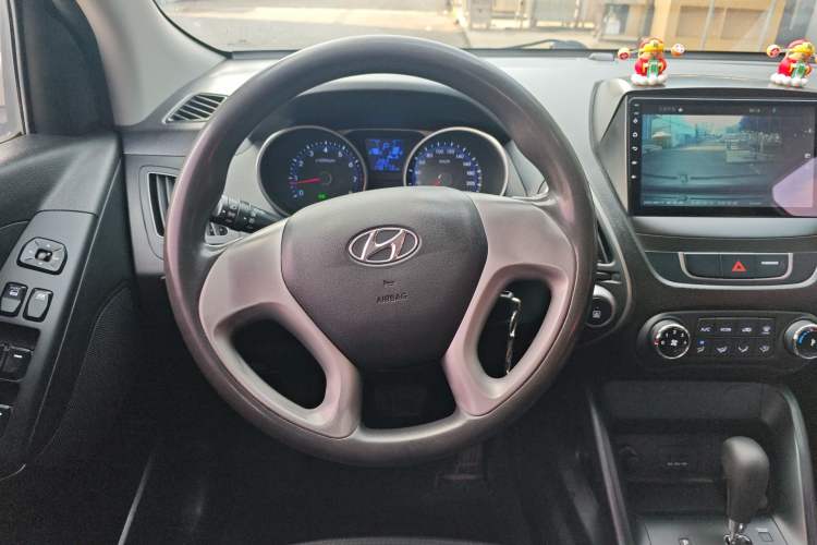Used Hyundai ix35 2013 2.0L Automatic 2WD Comfort GL China IV Standard Steering Wheel