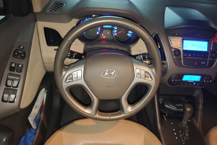 Used Hyundai ix35 2013 2.0L Automatic Two-Wheel Drive Smart GLS China IV Standard Steering Wheel