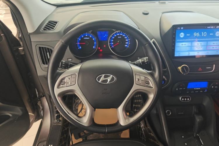 Used Hyundai ix35 2013 2.0L Automatic Two-Wheel Drive Smart GLS China IV Standard Steering Wheel