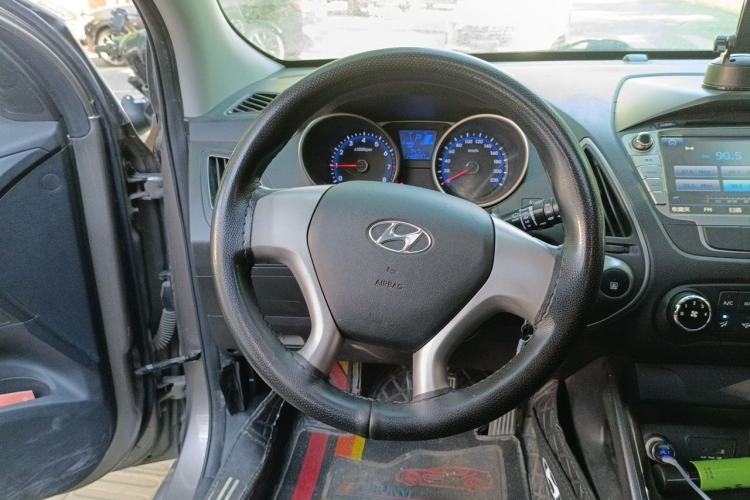 Used Hyundai ix35 2013 2.0L Automatic Two-Wheel Drive Comfort GL China V Standard Steering Wheel