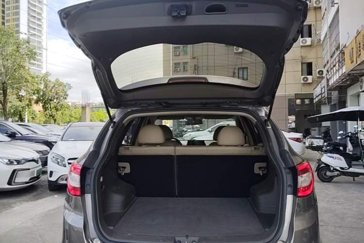 Used Hyundai ix35 2013 2.0L Automatic Two-Wheel Drive Smart GLS China IV Standard Trunk