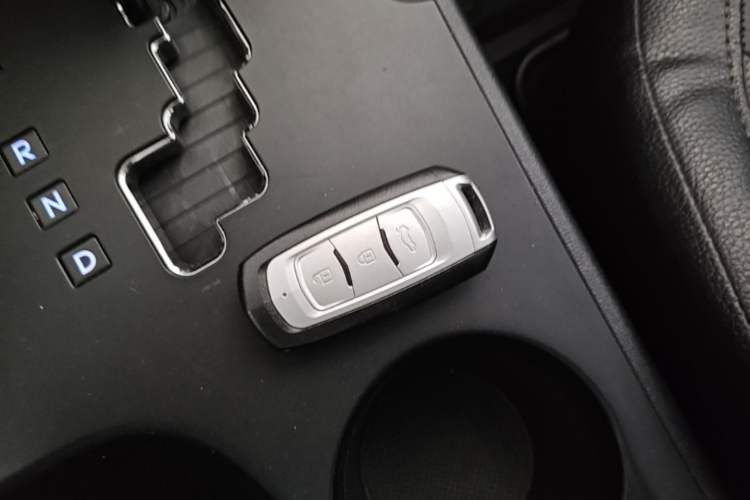 Used Hyundai ix35 2013 2.0L Automatic Two-Wheel Drive Smart GLS China IV Standard Vehicle Key