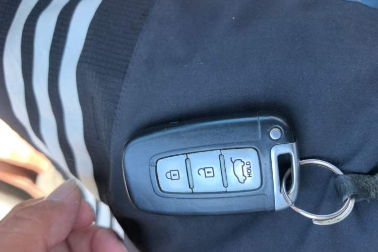 Used Hyundai ix35 2013 2.0L Automatic Two-Wheel Drive Smart GLS China IV Standard Vehicle Key