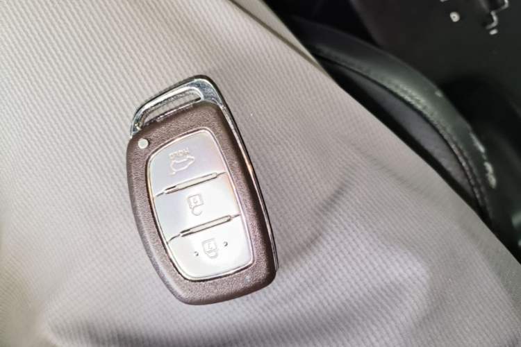 Used Hyundai ix35 2013 2.0L Automatic Two-Wheel Drive Smart GLS China IV Standard Vehicle Key