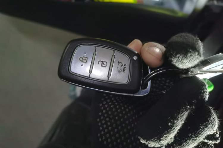 Used Hyundai ix35 2013 2.0L Automatic 4x4 Intelligent GLS China IV Standard Vehicle Key