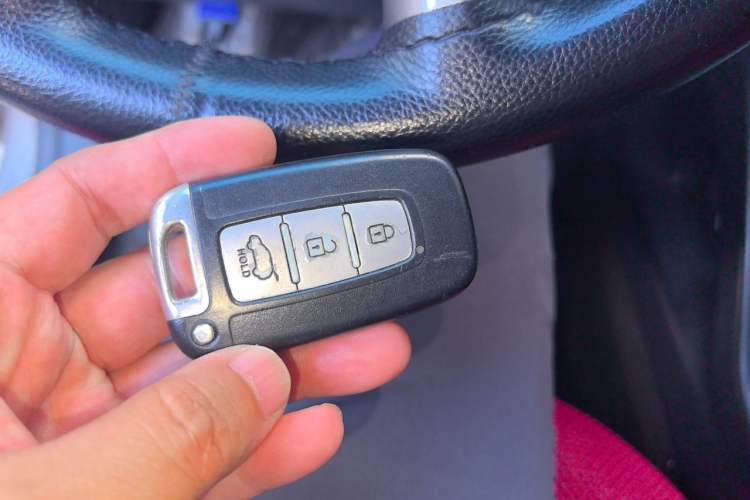 Used Hyundai ix35 2013 2.0L Automatic Two-Wheel Drive Smart GLS China IV Standard Vehicle Key