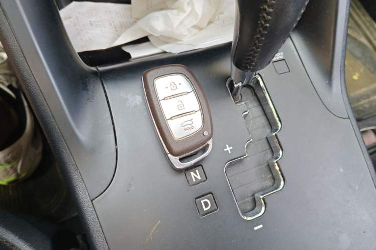 Used Hyundai ix35 2013 2.0L Automatic Two-Wheel Drive Smart GLS China IV Standard Vehicle Key