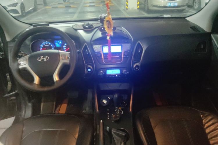 Used Hyundai ix35 2013 2.0L Automatic Two-Wheel Drive Smart GLS China V Standard Center Console