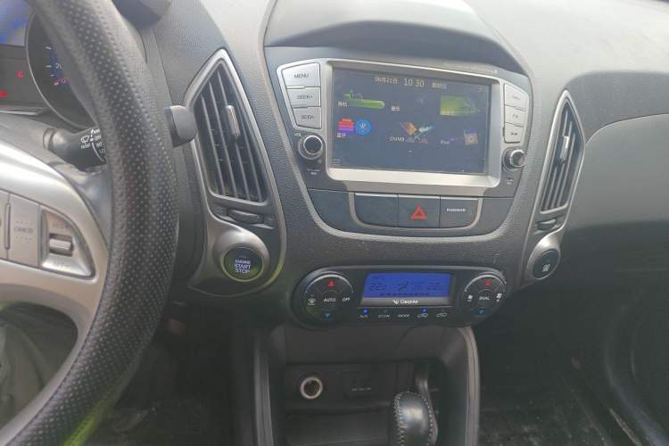 Used Hyundai ix35 2013 2.0L Automatic Two-Wheel Drive Smart GLS China IV Standard Audio And AC Panel