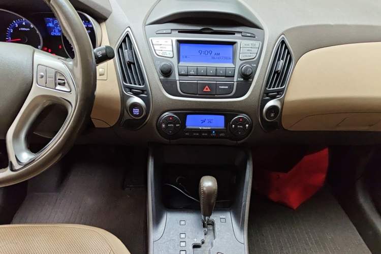 Used Hyundai ix35 2013 2.0L Automatic Two-Wheel Drive Smart GLS China IV Standard Audio And AC Panel